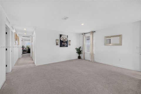 House in Port St. Lucie, Florida 4 bedrooms, 340.95 sq.m. № 2432870 - photo 28