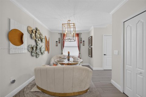 House in Port St. Lucie, Florida 4 bedrooms, 340.95 sq.m. № 2432870 - photo 6