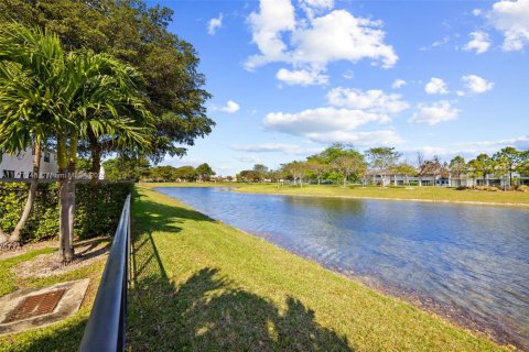 Villa ou maison à vendre à Miami, Floride: 4 chambres, 219.34 m2 № 1862247 - photo 30