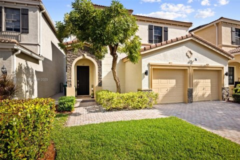 Villa ou maison à vendre à Miami, Floride: 4 chambres, 219.34 m2 № 1862247 - photo 3