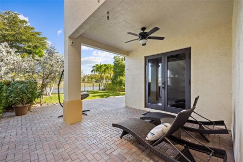 Villa ou maison à vendre à Miami, Floride: 4 chambres, 219.34 m2 № 1862247 - photo 27