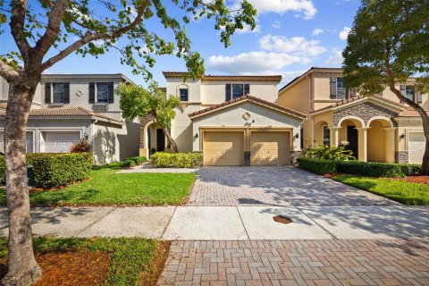 Villa ou maison à vendre à Miami, Floride: 4 chambres, 219.34 m2 № 1862247 - photo 1