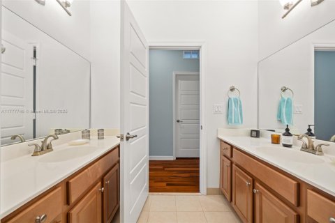 Villa ou maison à vendre à Miami, Floride: 4 chambres, 219.34 m2 № 1862247 - photo 21