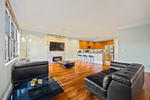 Villa ou maison à vendre à Miami, Floride: 4 chambres, 219.34 m2 № 1862247 - photo 10