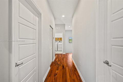 Villa ou maison à vendre à Miami, Floride: 4 chambres, 219.34 m2 № 1862247 - photo 20