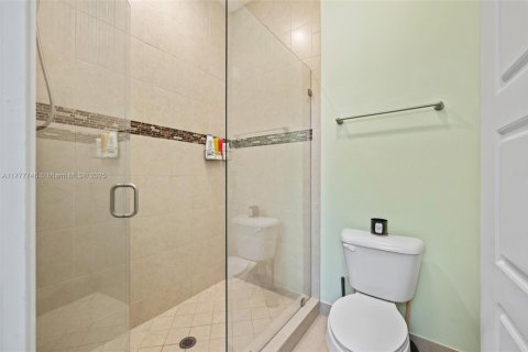 Villa ou maison à vendre à Miami, Floride: 4 chambres, 219.34 m2 № 1862247 - photo 25