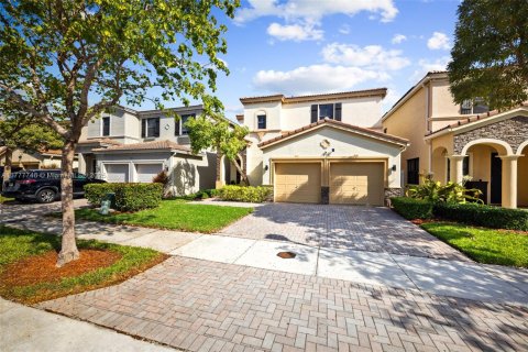 Villa ou maison à vendre à Miami, Floride: 4 chambres, 219.34 m2 № 1862247 - photo 2