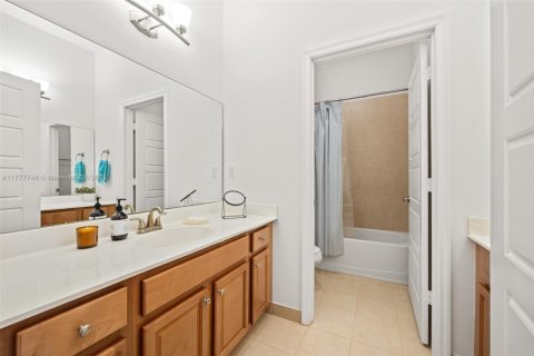 Villa ou maison à vendre à Miami, Floride: 4 chambres, 219.34 m2 № 1862247 - photo 22