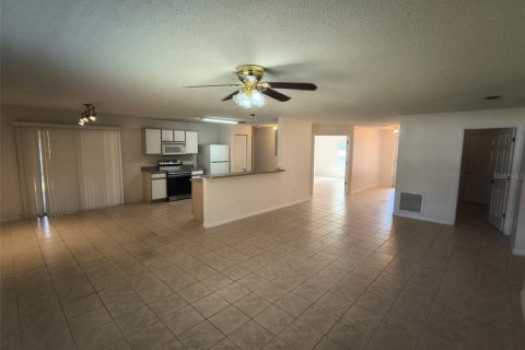 Villa ou maison à louer à Palm Coast, Floride: 4 chambres, 178.47 m2 № 2397014 - photo 2