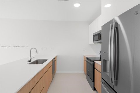 Townhouse in Miami, Florida 5 bedrooms № 1893246 - photo 8