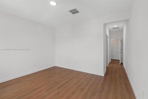 Townhouse in Miami, Florida 5 bedrooms № 1893246 - photo 27