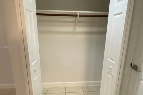 Condominio en venta en Pinecrest, Florida, 1 dormitorio, 79.15 m2 № 1821725 - foto 13