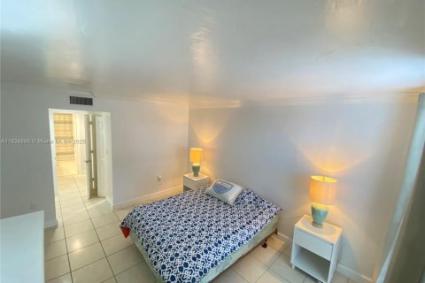 Condominio en venta en Pinecrest, Florida, 1 dormitorio, 79.15 m2 № 1821725 - foto 10
