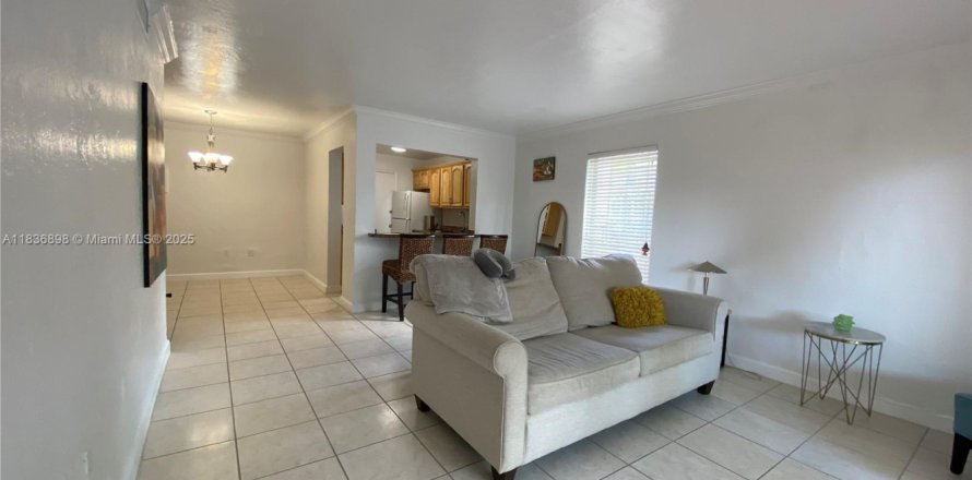 Condominio en Pinecrest, Florida, 1 dormitorio № 1821725