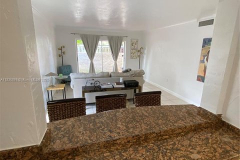 Condominio en venta en Pinecrest, Florida, 1 dormitorio, 79.15 m2 № 1821725 - foto 15
