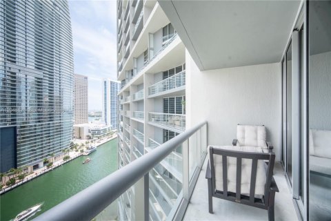 Estudio en el Condominio en Miami, Florida  № 2252064