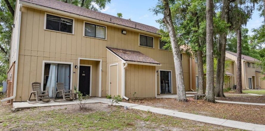 Condominio en Gainesville, Florida, 3 dormitorios  № 1796764