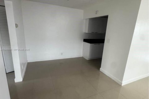 Apartment in Hollywood, Florida 1 bedroom, 69.68 sq.m. № 2002805 - photo 2