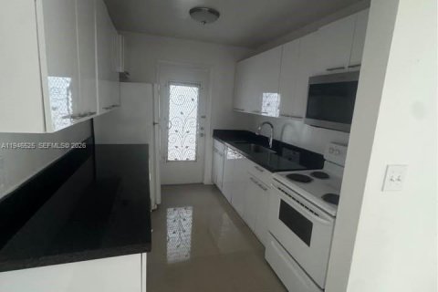 Apartment in Hollywood, Florida 1 bedroom, 69.68 sq.m. № 2002805 - photo 5