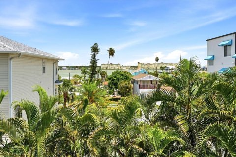 Touwnhouse à vendre à Madeira Beach, Floride: 4 chambres, 190.91 m2 № 2149708 - photo 2