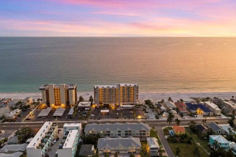 Touwnhouse à Madeira Beach, Floride 4 chambres, 190.91 m2 № 2149708