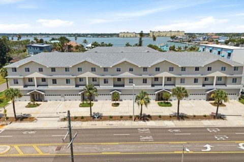 Touwnhouse à vendre à Madeira Beach, Floride: 4 chambres, 190.91 m2 № 2149708 - photo 3
