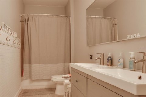 House in Orlando, Florida 4 bedrooms, 185.8 sq.m. № 1570000 - photo 18