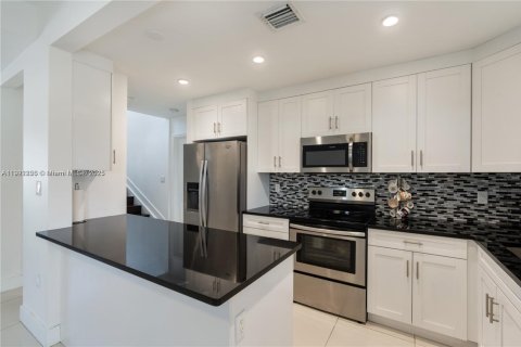 Купить таунхаус в Хомстед, Флорида 4 спальни, 137.12м2, № 1976149 - фото 7