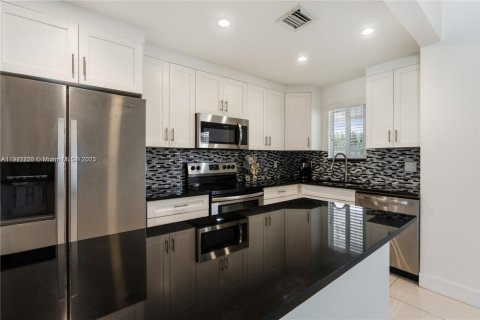 Купить таунхаус в Хомстед, Флорида 4 спальни, 137.12м2, № 1976149 - фото 10