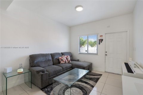 Купить таунхаус в Хомстед, Флорида 4 спальни, 137.12м2, № 1976149 - фото 2