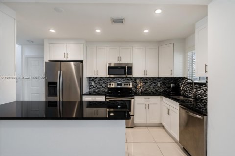 Купить таунхаус в Хомстед, Флорида 4 спальни, 137.12м2, № 1976149 - фото 6