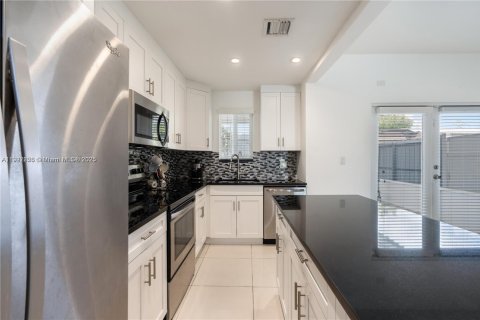 Купить таунхаус в Хомстед, Флорида 4 спальни, 137.12м2, № 1976149 - фото 11