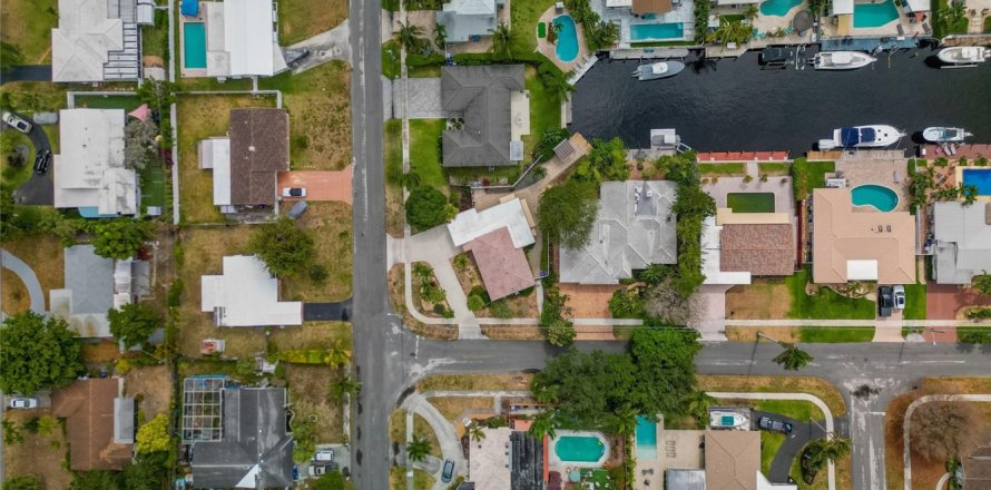 House in Pompano Beach, Florida 2 bedrooms, 139.82 sq.m. № 1152241