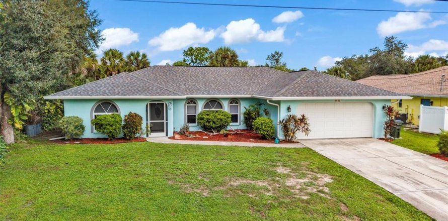 Casa en North Port, Florida 3 dormitorios, 158.68 m2 № 2384393