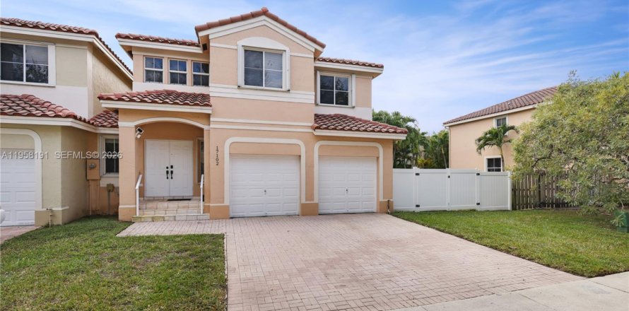 Таунхаус в Мирамар, Флорида 3 спальни, 173.63м2 № 2020351