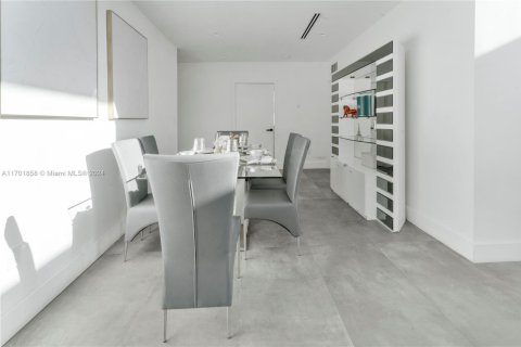 Casa en alquiler en North Bay Village, Florida, 4 dormitorios, 217.67 m2 № 1937078 - foto 11