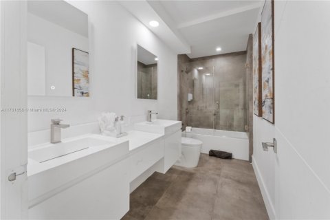 Casa en alquiler en North Bay Village, Florida, 4 dormitorios, 217.67 m2 № 1937078 - foto 19