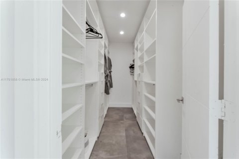 Casa en alquiler en North Bay Village, Florida, 4 dormitorios, 217.67 m2 № 1937078 - foto 26