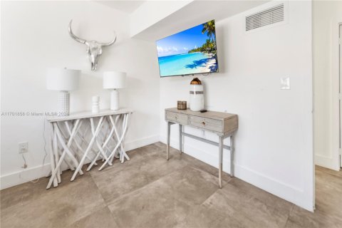 Casa en alquiler en North Bay Village, Florida, 4 dormitorios, 217.67 m2 № 1937078 - foto 22