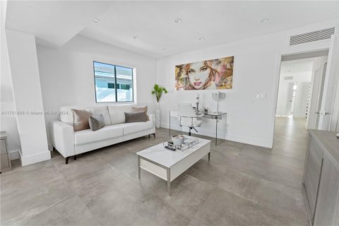 Casa en alquiler en North Bay Village, Florida, 4 dormitorios, 217.67 m2 № 1937078 - foto 23