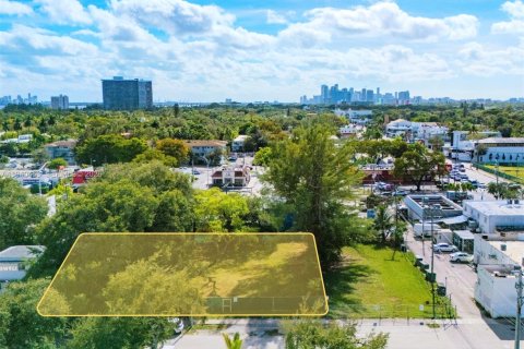 Commercial property in Miami, Florida № 1998113 - photo 2