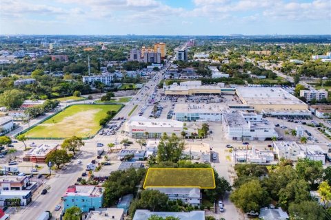 Commercial property in Miami, Florida № 1998113 - photo 18