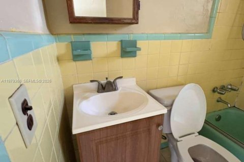 House in Hollywood, Florida 2 bedrooms, 71.35 sq.m. № 2043994 - photo 16