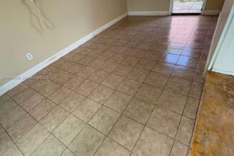 House in Hollywood, Florida 2 bedrooms, 71.35 sq.m. № 2043994 - photo 8