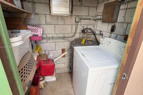 House in Hollywood, Florida 2 bedrooms, 71.35 sq.m. № 2043994 - photo 21