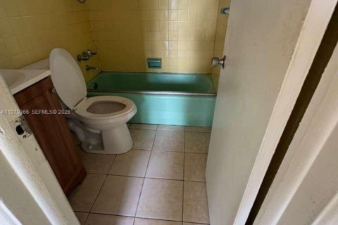 House in Hollywood, Florida 2 bedrooms, 71.35 sq.m. № 2043994 - photo 17