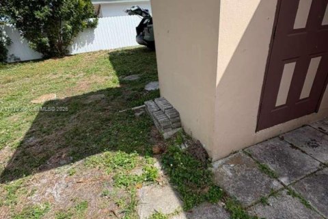 House in Hollywood, Florida 2 bedrooms, 71.35 sq.m. № 2043994 - photo 5