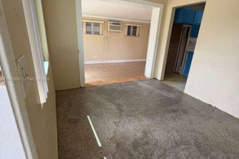 House in Hollywood, Florida 2 bedrooms, 71.35 sq.m. № 2043994 - photo 9