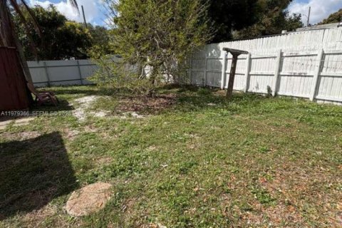 House in Hollywood, Florida 2 bedrooms, 71.35 sq.m. № 2043994 - photo 18