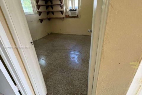 House in Hollywood, Florida 2 bedrooms, 71.35 sq.m. № 2043994 - photo 11